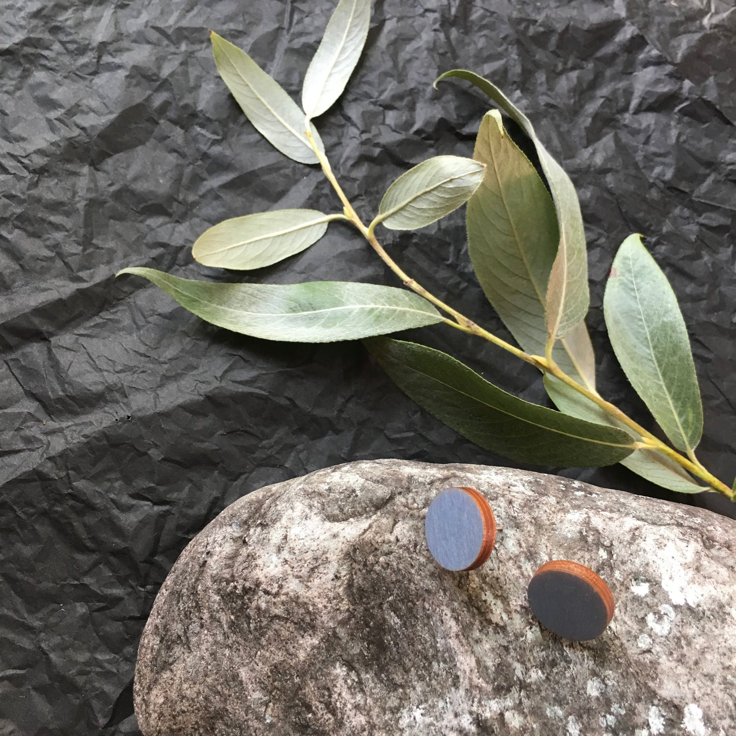 Dot blue-gray