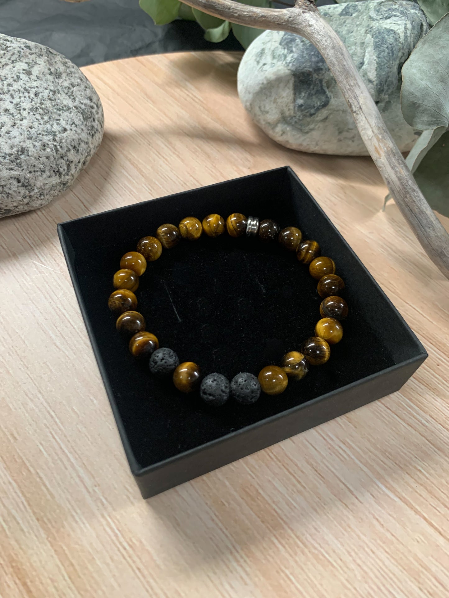 Gubbe Tiikerinsilmä Laavakivi -rannekoru