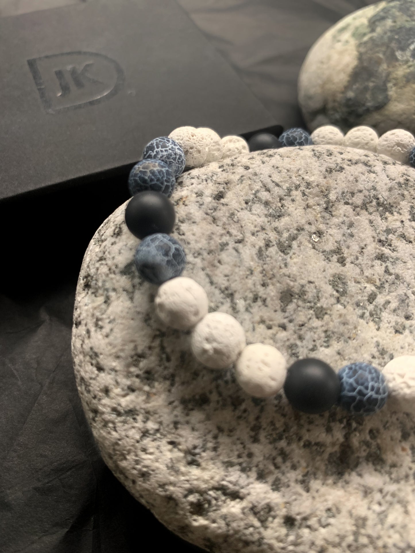 Gubbe Lava Stone Cracked Agate