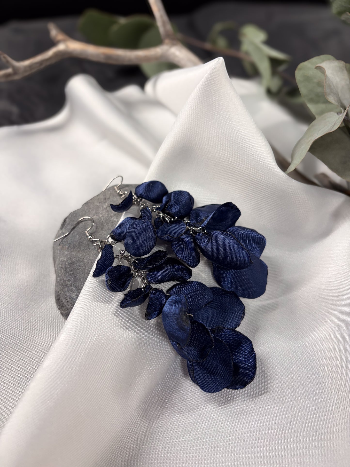 Lupiini-korvikset Jade kivihelmillä (sininen) • Slow Fashion by Jaaza