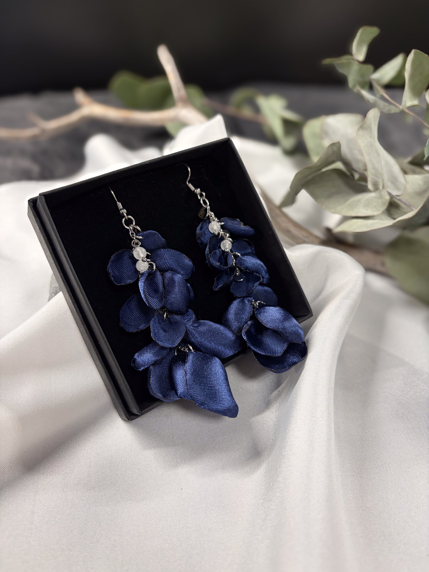 Lupiini-korvikset Jade kivihelmillä (sininen) • Slow Fashion by Jaaza