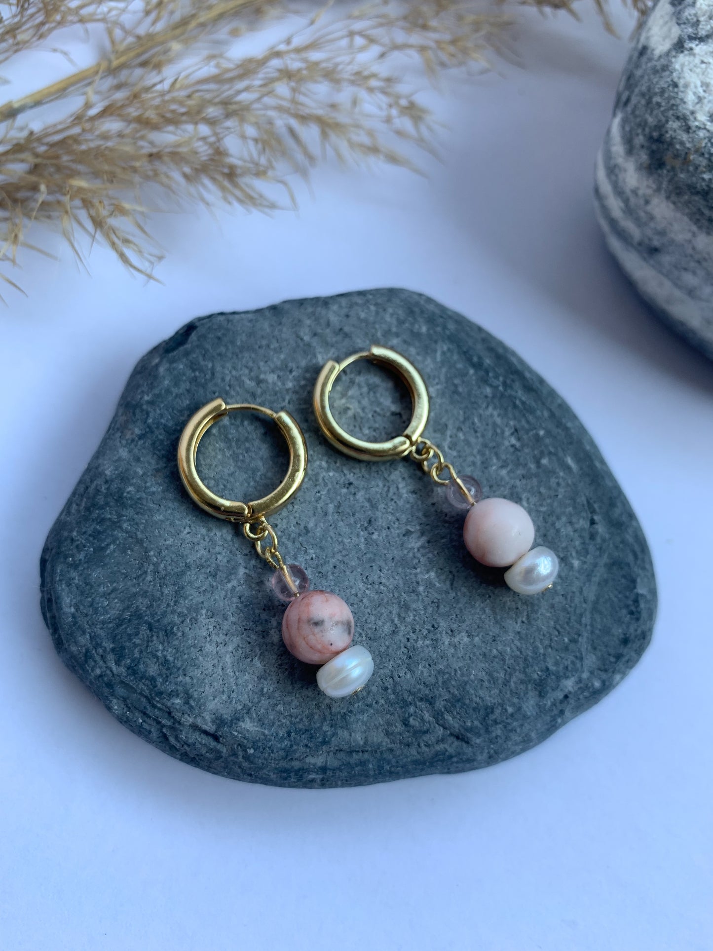 Pearl Dreams Zebra Jaspis makeanvedenhelmi korvakorut