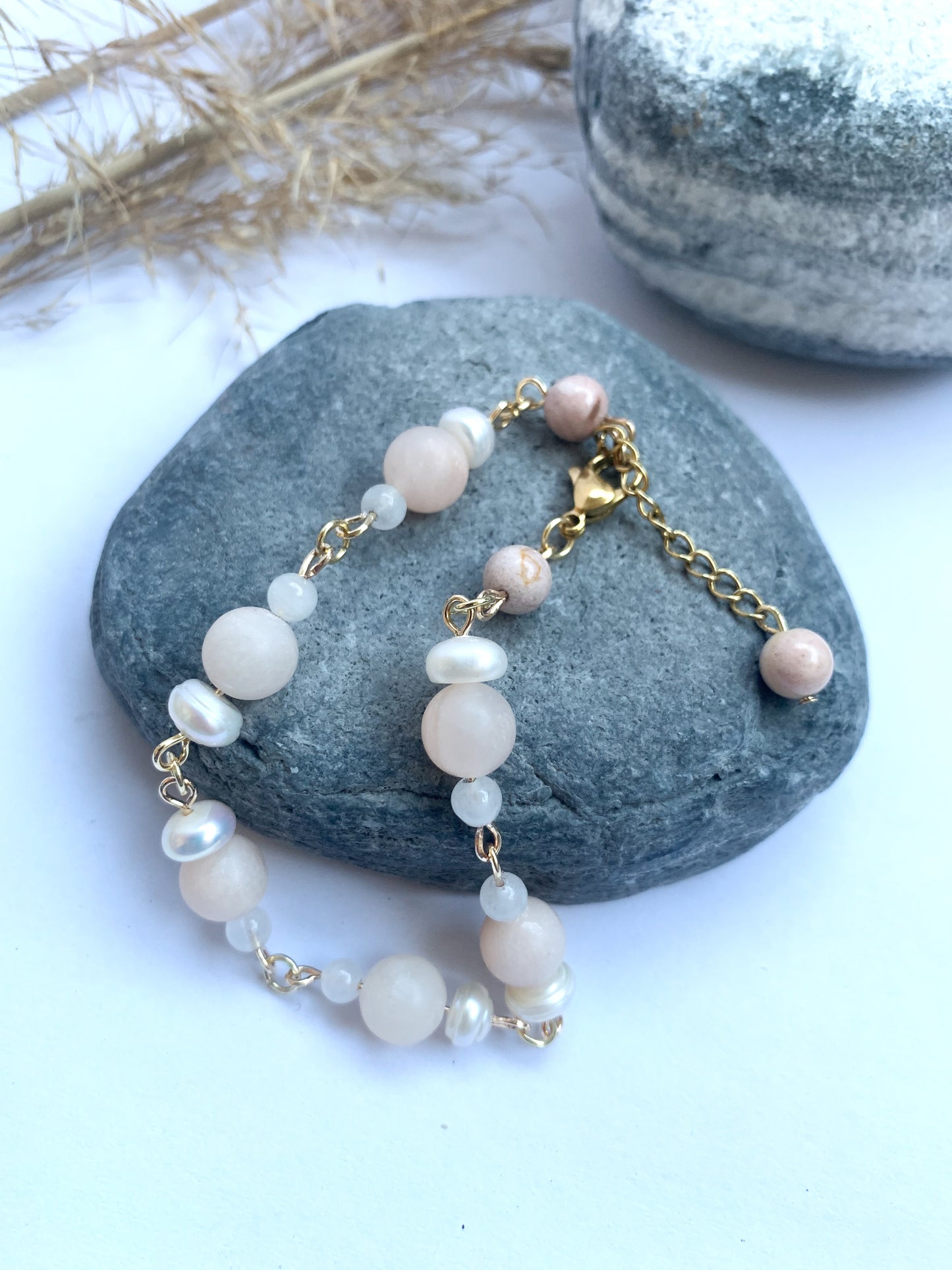 Pearl Dreams Aventuriini makeanvedenhelmi rannekoru