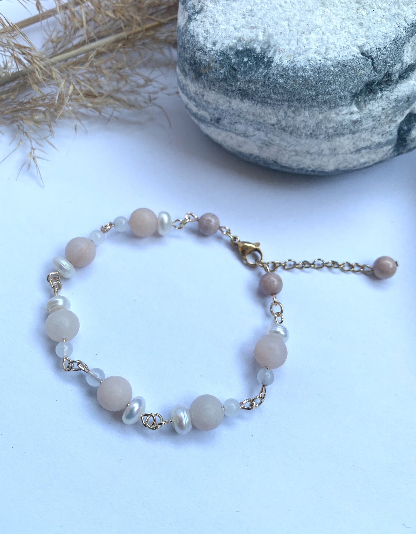 Pearl Dreams Aventuriini makeanvedenhelmi rannekoru