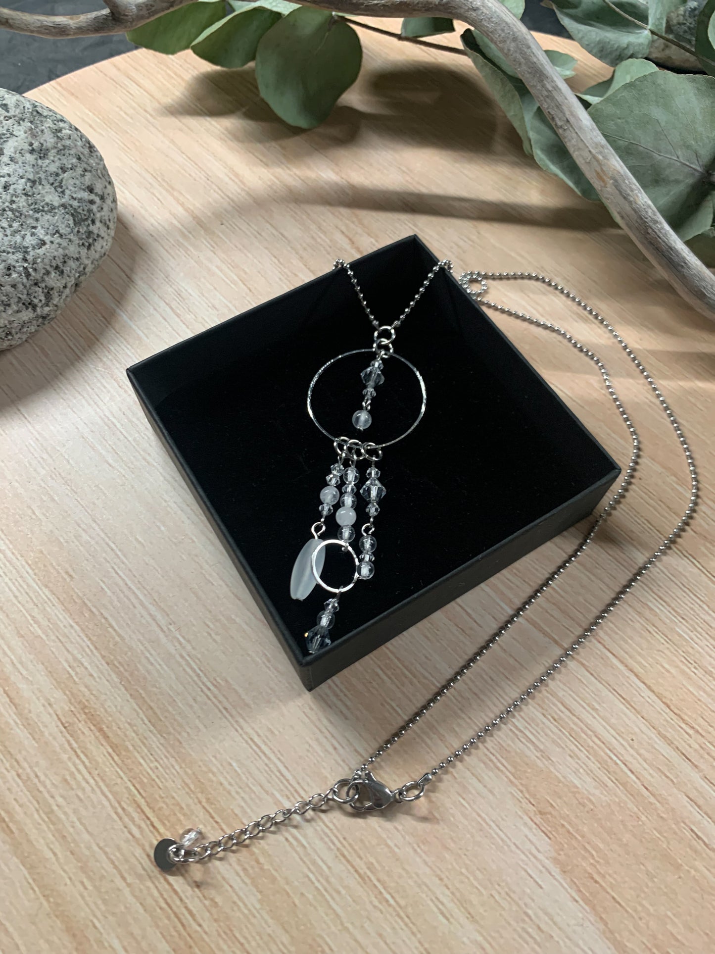 Unelmasieppari Kristalli -kaulakoru (Jade & Kristalli)